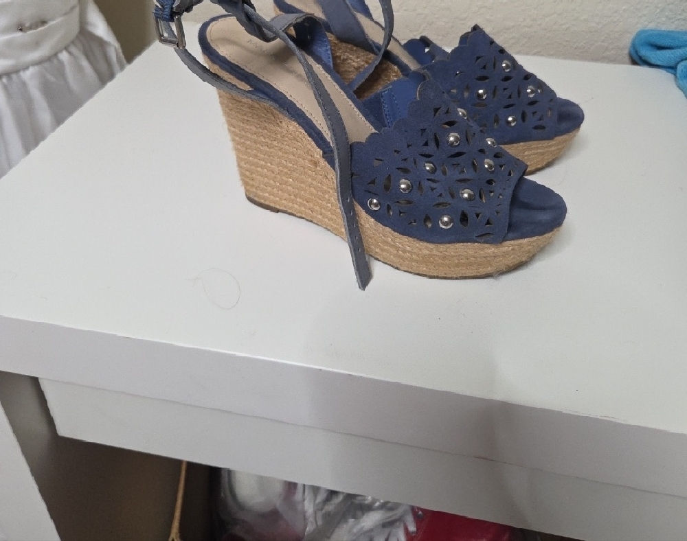 Marc Fisher "Hata" Cutout Studded Wedge Espadrilles Sz 7